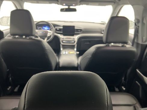 Used 2022 Ford Explorer XLT w/ Equipment Group 202A image 11