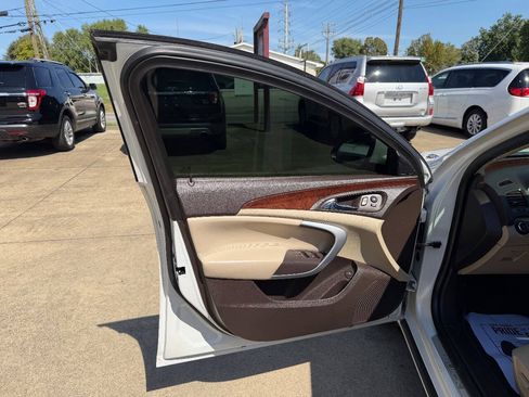 Used 2016 Buick Regal AWD image 10