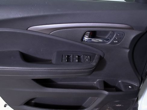 Used 2025 Honda Ridgeline RTL image 13