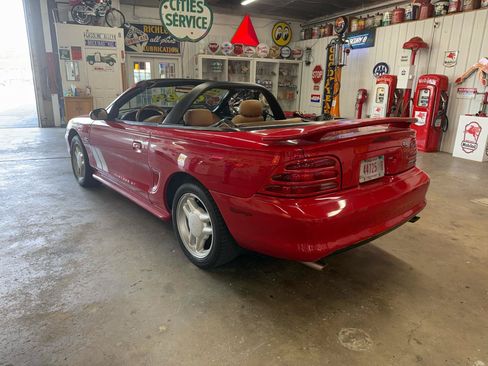 Used 1994 Ford Mustang GT RWD image 3