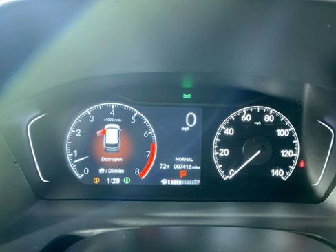 Used 2025 Honda Pilot Touring image 17