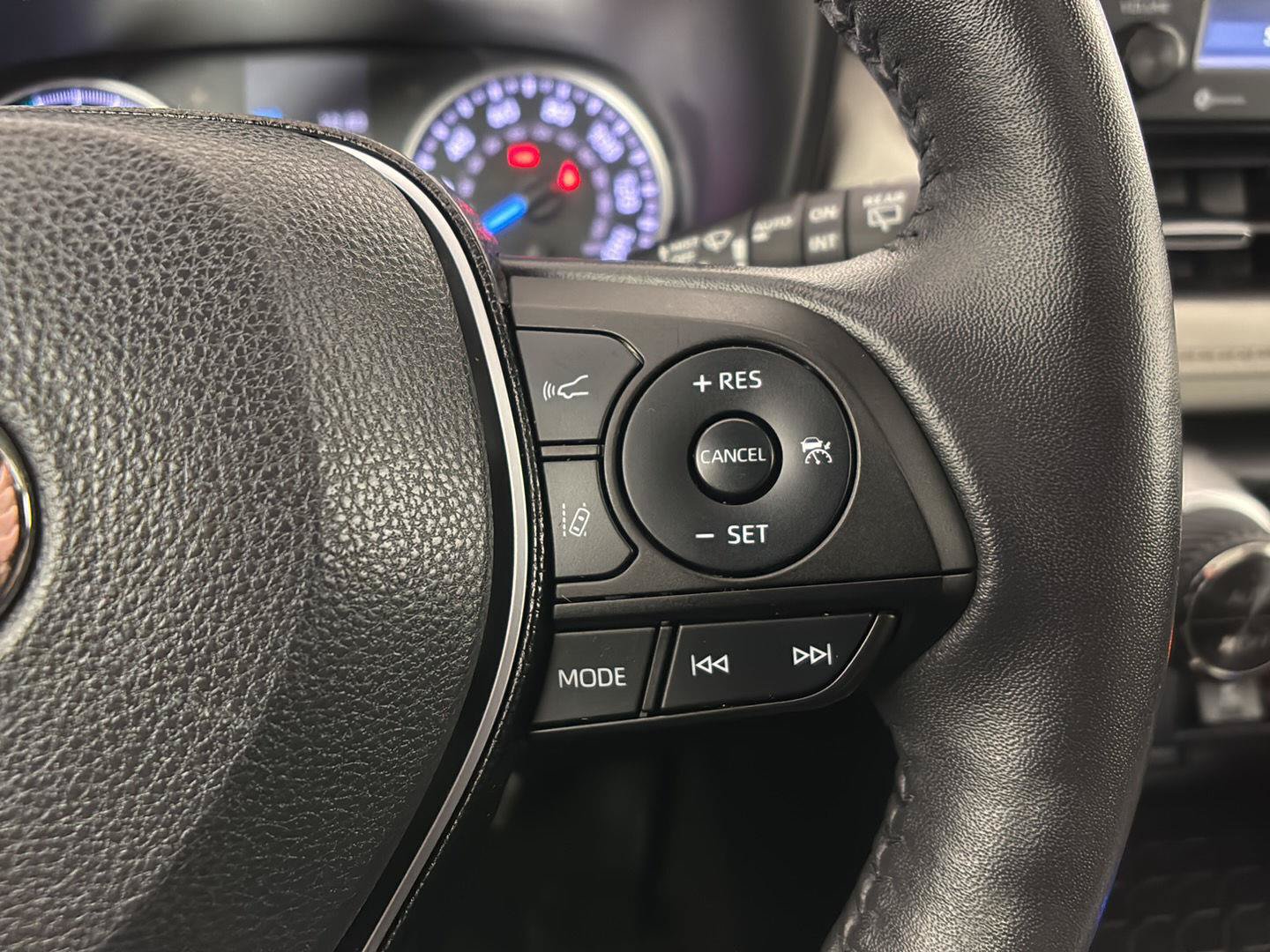 Used 2021 Toyota RAV4 XLE Premium AWD/4WD image 25