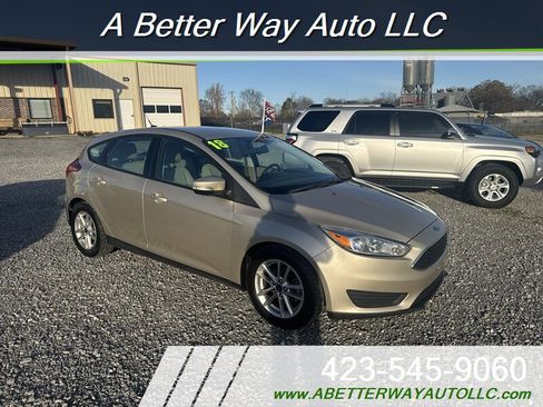 Used 2018 Ford Focus SE w/ Cold Weather Package image 2