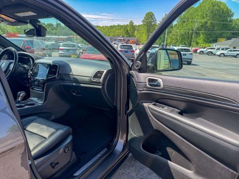 Used 2020 Jeep Grand Cherokee Limited w/ Luxury Group II RWD image 16