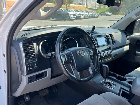 Used 2019 Toyota Sequoia SR5 AWD/4WD image 27