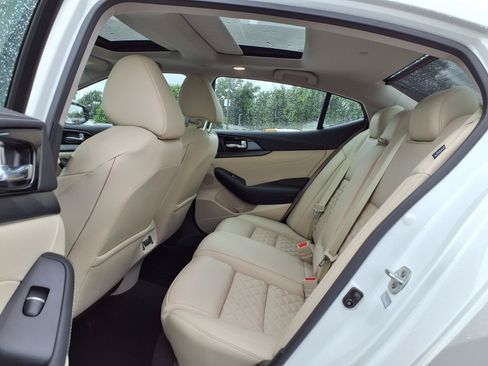 Used 2023 Nissan Maxima Platinum FWD image 25