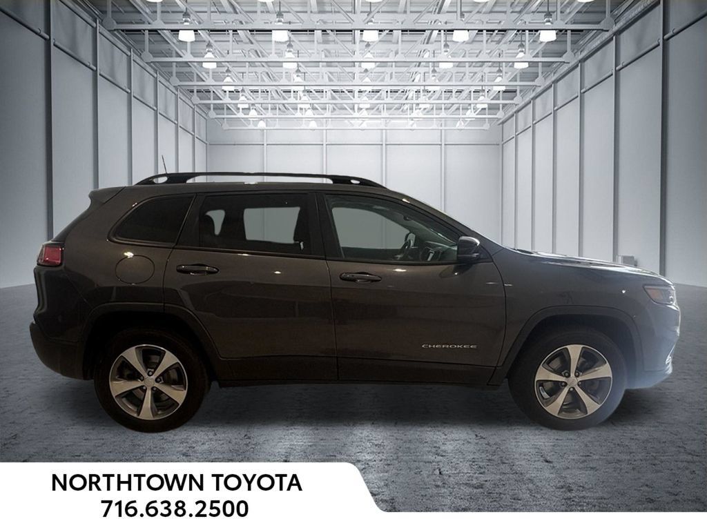Used 2022 Jeep Cherokee Limited AWD/4WD image 6