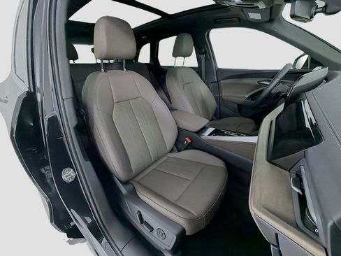 Certified 2025 Audi Q5 Premium w/ Convenience Package image 29