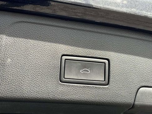 Used 2022 Volkswagen Atlas Cross Sport SE image 21