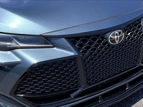 Used 2019 Toyota Avalon Limited FWD image 29