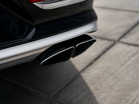 Used 2023 Bentley Bentayga Extended Wheelbase image 13