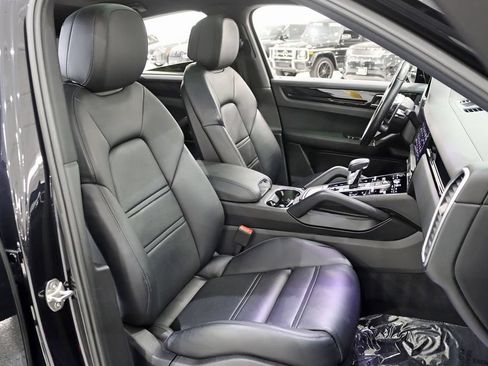Used 2022 Porsche Cayenne S AWD/4WD image 30