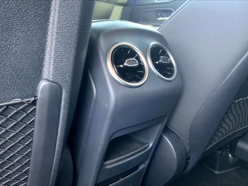 New 2025 Mercedes-Benz GLB 250 GLB 250 image 11