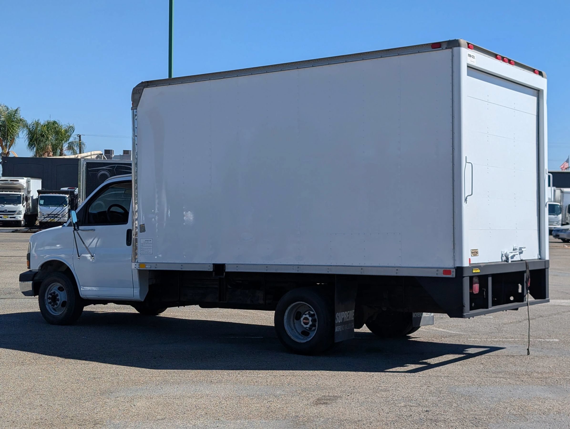 Used 2003 GMC Savana 3500 w/ Chrome Appearance Package RWD image 5