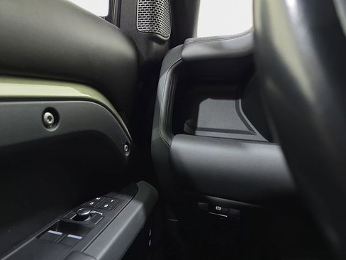 Used 2022 Land Rover Defender 90 X-Dynamic HSE image 28