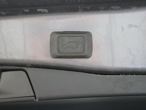Certified 2022 Toyota RAV4 Limited FWD image 34