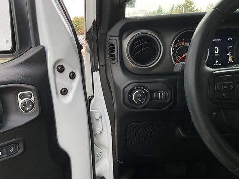 Used 2022 Jeep Gladiator Sport image 25