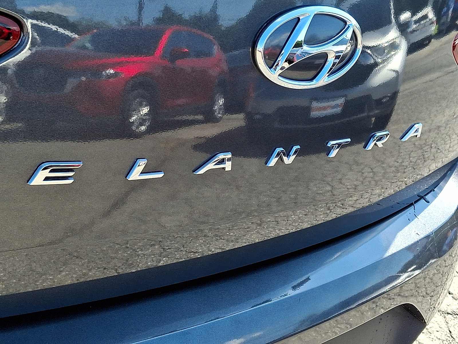 Used 2020 Hyundai Elantra SE FWD image 29