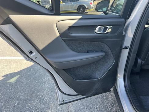 Used 2025 Volvo XC40 B5 Plus image 18