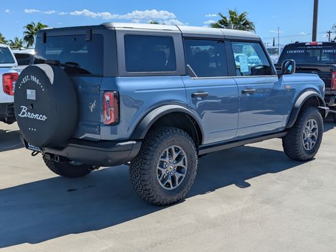 New 2025 Ford Bronco Badlands image 2