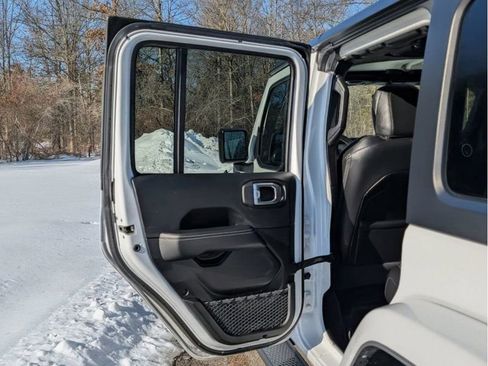 Used 2023 Jeep Wrangler Sahara w/ Cold Weather Group image 10