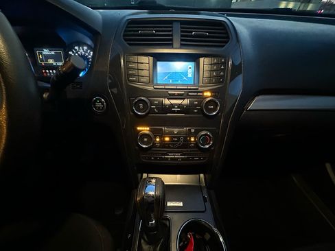 Used 2018 Ford Explorer XLT FWD image 17