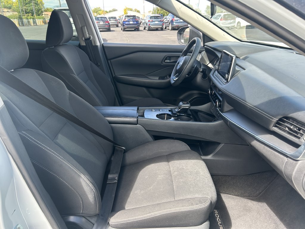 Used 2024 Nissan Rogue S FWD image 31