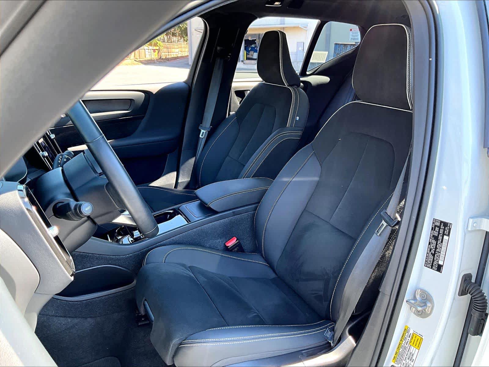 Used 2023 Volvo XC40 Recharge Ultimate AWD/4WD image 28