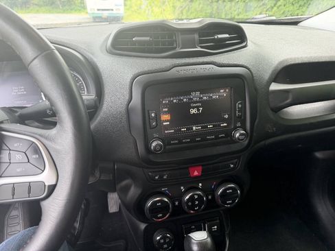 Used 2016 Jeep Renegade Trailhawk w/ Premium Trailhawk Package AWD/4WD image 18