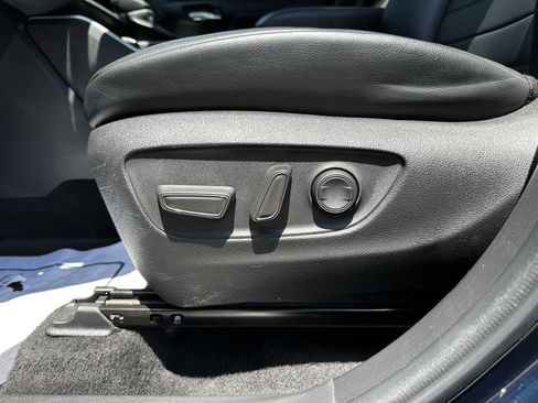 Used 2023 Toyota Highlander XLE FWD image 8