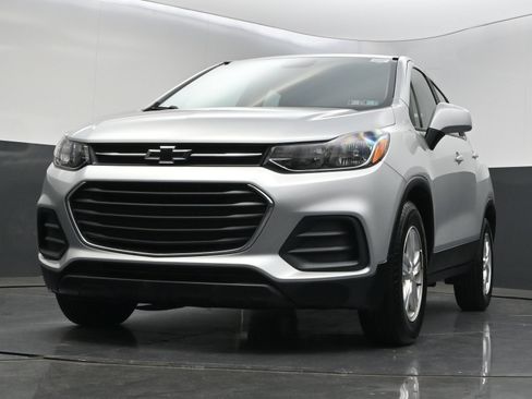 Used 2020 Chevrolet Trax LS FWD image 32
