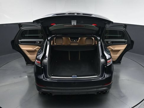 Used 2022 Porsche Cayenne AWD/4WD image 34