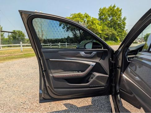Used 2021 Audi RS 6 w/ Executive Package AWD/4WD image 10