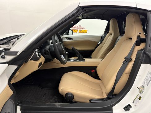 Used 2024 MAZDA MX-5 Miata RF Grand Touring image 15