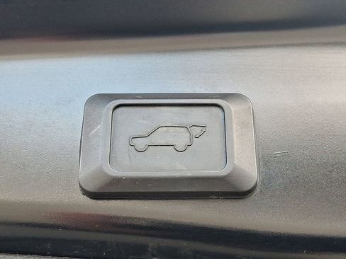 Used 2021 Toyota RAV4 XLE Premium image 29