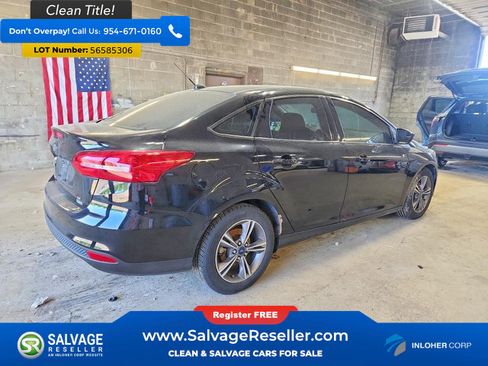 Used 2018 Ford Focus SE w/ SE Appearance Package FWD image 4