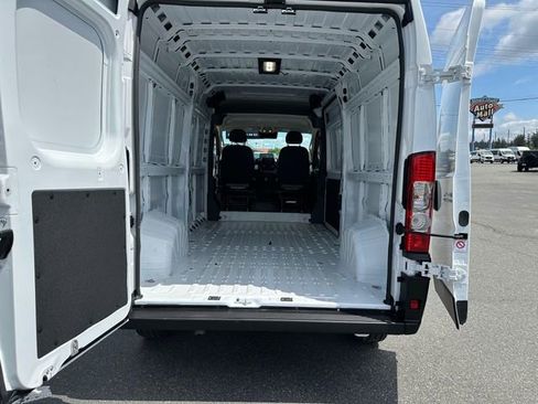 Used 2026 RAM ProMaster 2500 w/ Convenience Group FWD image 25