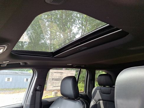 New 2025 Jeep Grand Cherokee Altitude image 8