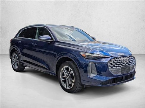 Certified 2025 Audi Q5 Premium w/ Convenience Package AWD/4WD image 3