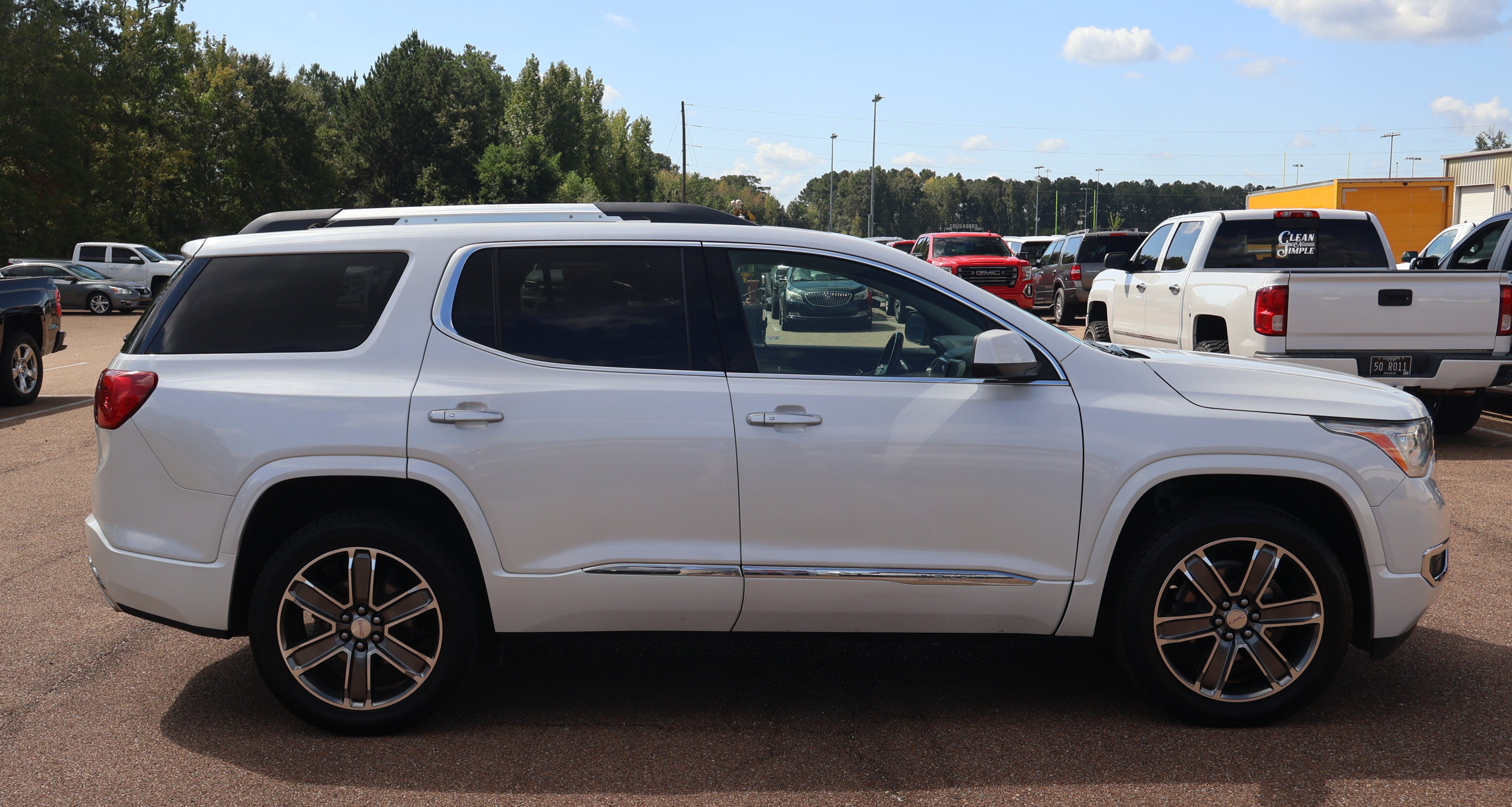 Used 2019 GMC Acadia Denali w/ Technology Package FWD image 3