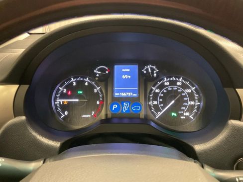 Used 2017 Lexus GX 460 image 4