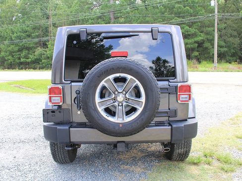 Used 2016 Jeep Wrangler Unlimited Sahara w/ Dual Top Group AWD/4WD image 7