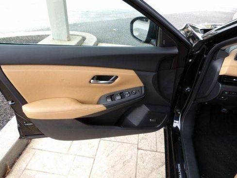 Used 2025 Nissan Sentra SV w/ SV Premium Package image 16