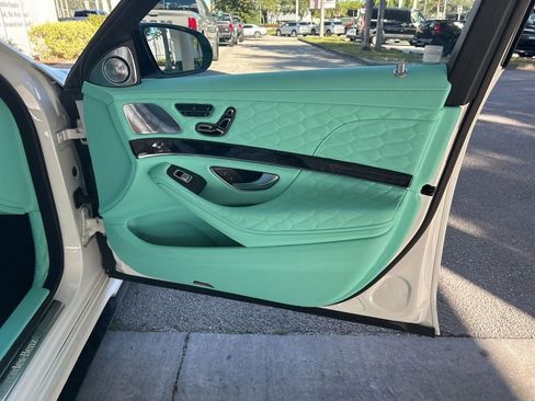 Used 2019 Mercedes-Benz S 560 Sedan w/ Premium Package image 25