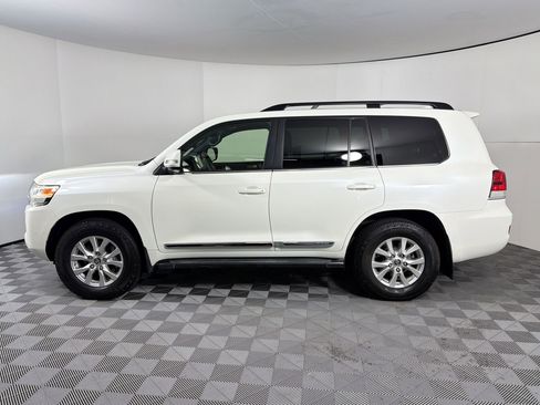 Used 2016 Toyota Land Cruiser AWD/4WD image 2