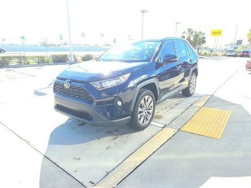 Used 2021 Toyota RAV4 XLE Premium image 9