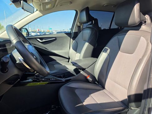Used 2023 Kia Niro EX FWD image 10