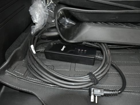 Used 2024 Jeep Wrangler Unlimited Sahara w/ Technology Group image 36