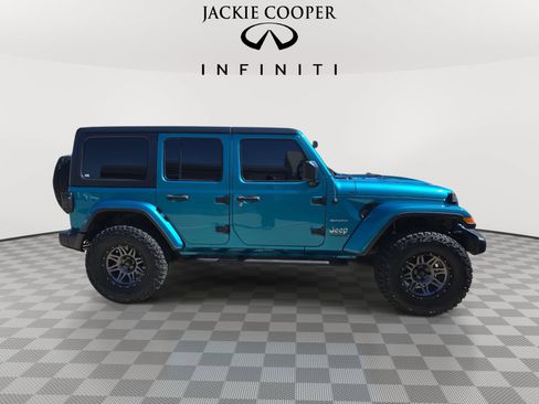 Used 2020 Jeep Wrangler Unlimited Sahara w/ Cold Weather Group AWD/4WD image 4