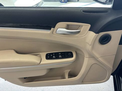 Used 2014 Chrysler 300 image 18